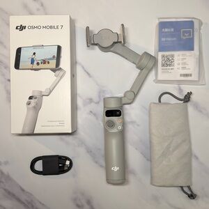 DJI Osmo Mobile 7 Stabilizer in Light Gray